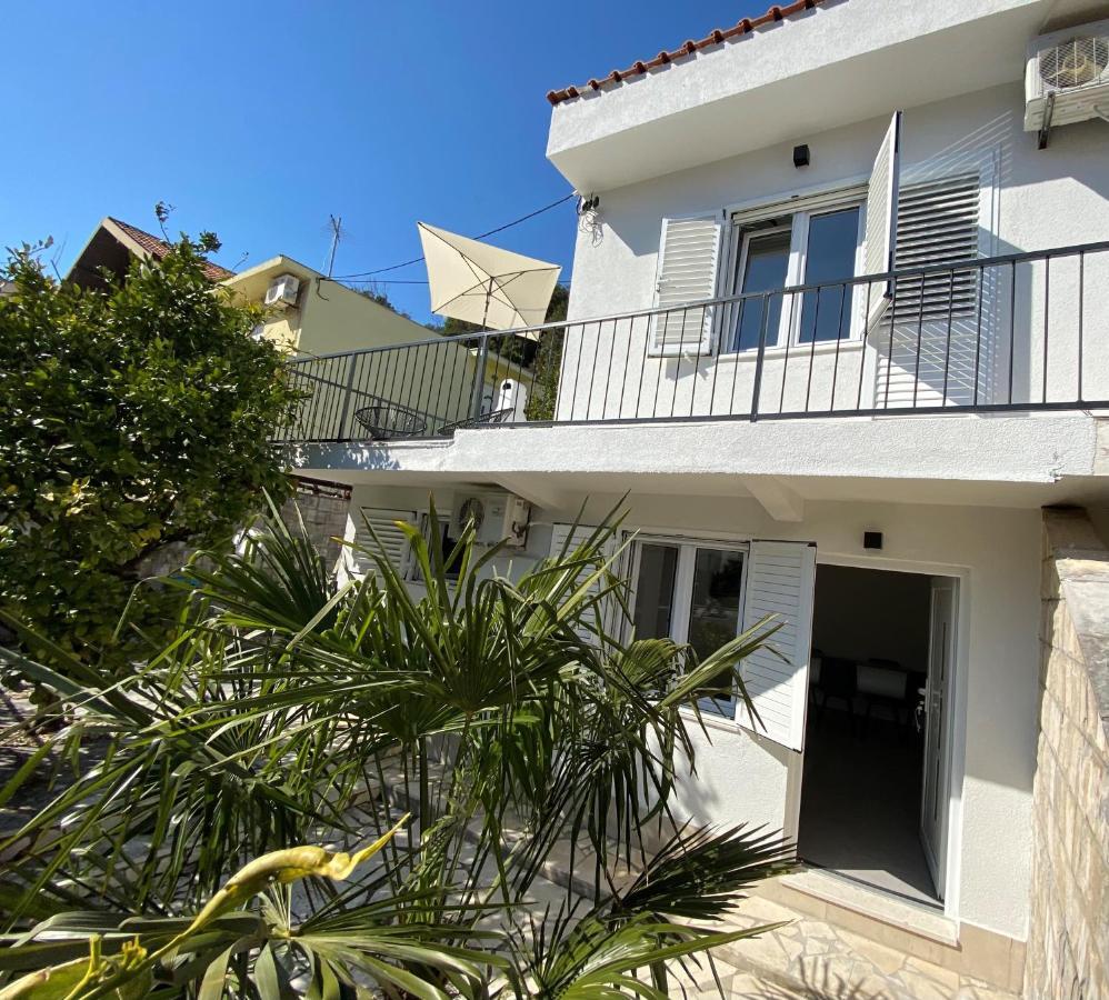 Family House Grey Duboka Exterior photo